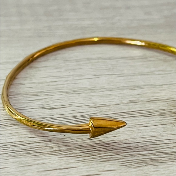 Stella & Dot Gilded Arrow Bangle in Gold - Picture 3 of 5